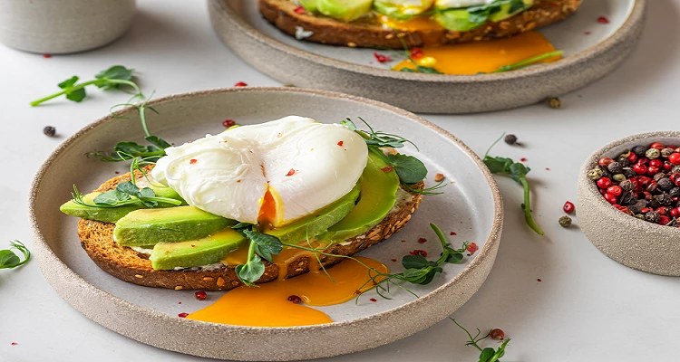 Gesund in den Tag starten: Ideen für ein nährstoffreiches Frühstück